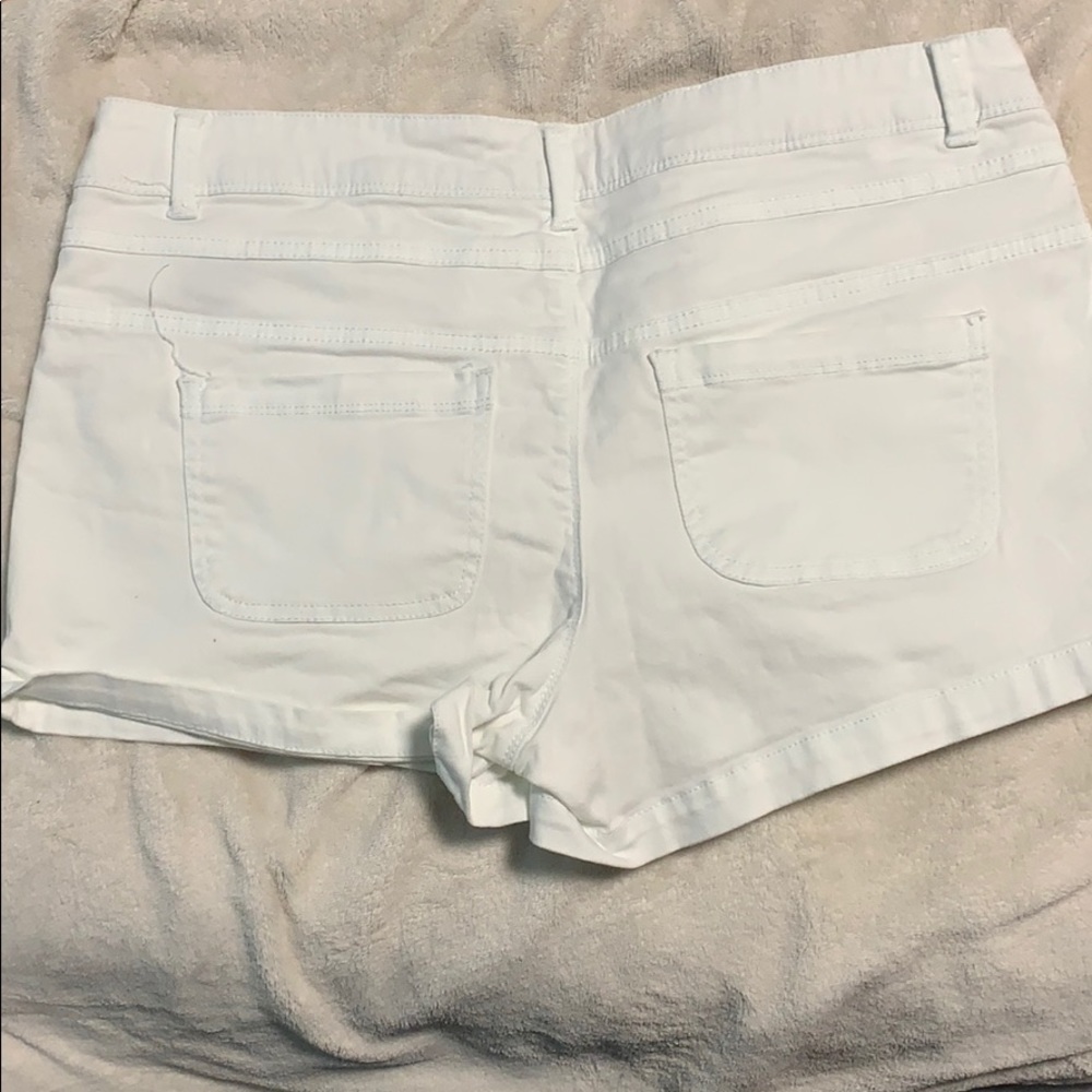 FINAL MARKDOWN: Shorts - Picture 2 of 4
